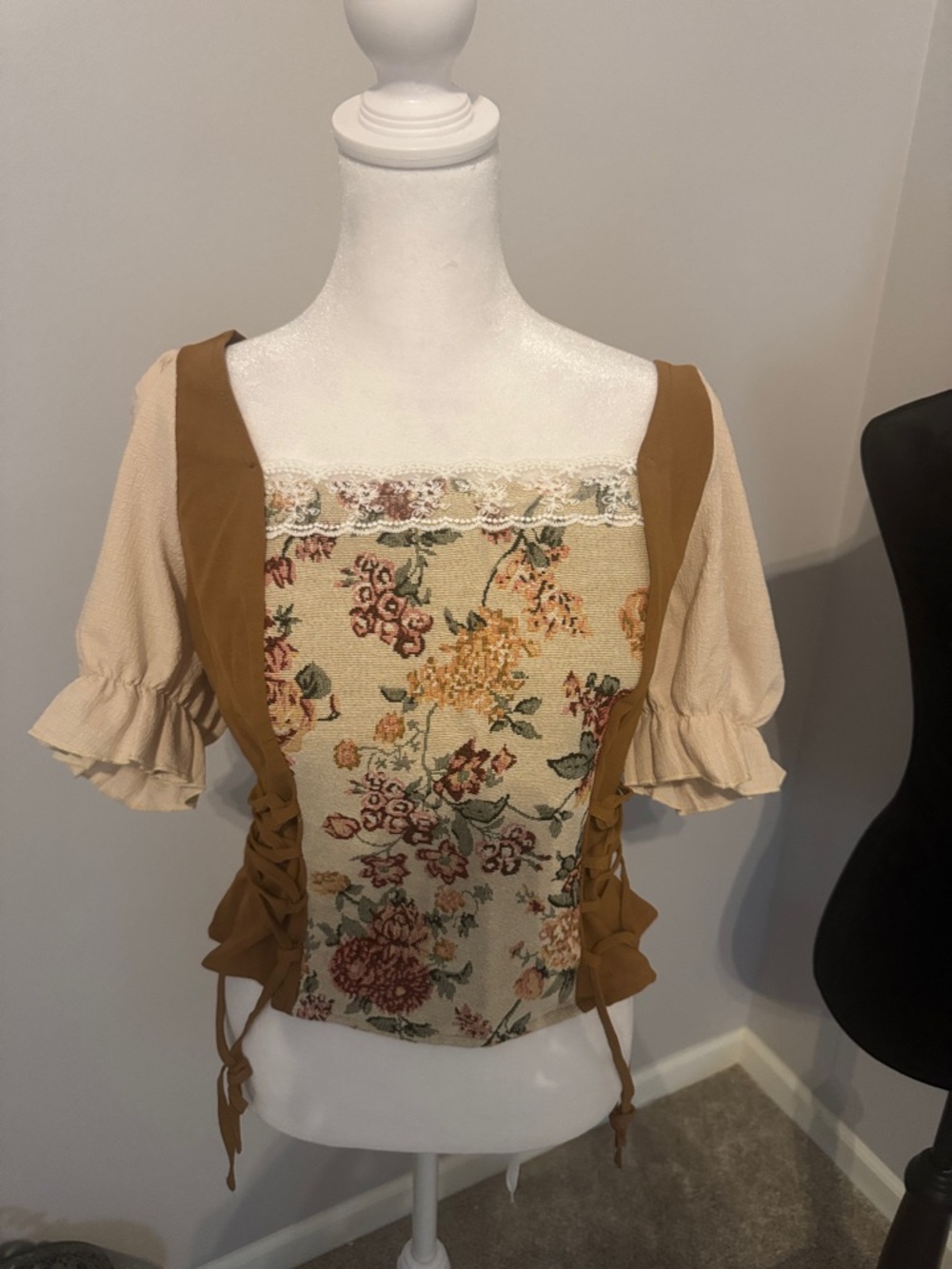 Floral Lace-Trim Square Neck Peasant Top in Beige and Brown